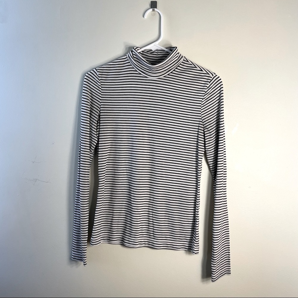 H&M black and white ribbed‎ delicate knit long sleeved sweater women’s top small